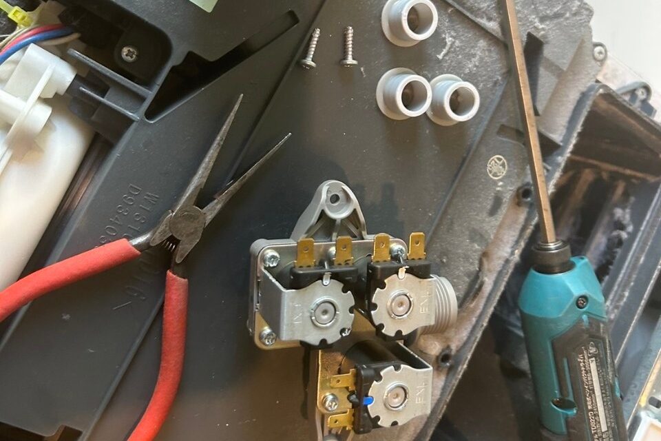 洗濯機の分解修理
