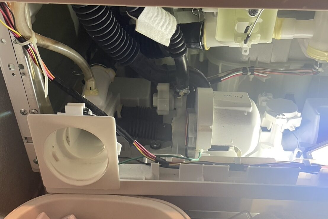 シャープ洗濯機　内部排水周り分解