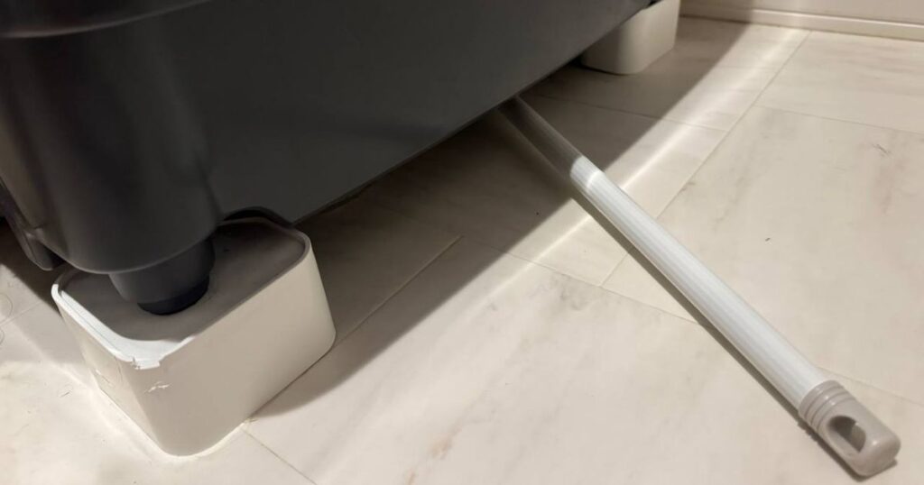 かさ上げして隙間をつくることで、掃除が容易に